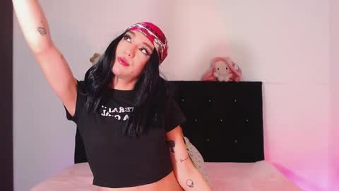 Snapshot of mikee_g chatting on 10-20-25, 01:28 ZARA BLARE online show from 10-20-25, 01:28