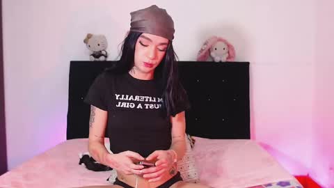 Snapshot of mikee_g chatting on 10-20-25, 11:38 ZARA BLARE online show from 10-20-25, 11:38