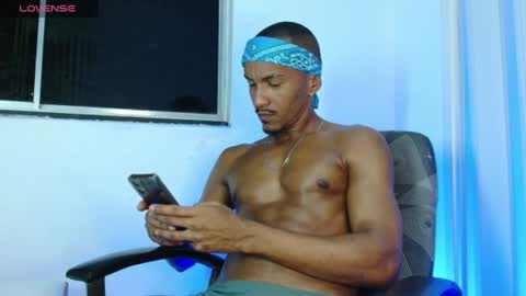 Snapshot of mikejaybr chatting on 06-10-26, 03:39 Mike Jay online show from 06-10-26, 03:39