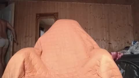 Snapshot of mikelaur chatting on 09-10-25, 06:41 MikeLaur online show from 09-10-25, 06:41