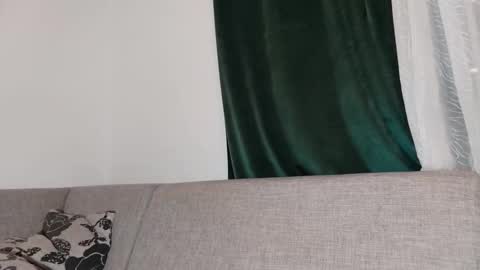 Snapshot of mikelaur chatting on 09-18-25, 09:28 MikeLaur online show from 09-18-25, 09:28