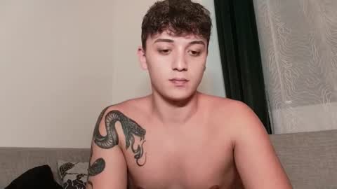 Snapshot of mikelaur chatting on 10-13-25, 05:57 MikeLaur online show from 10-13-25, 05:57