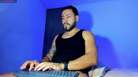 Snapshot of mikesantoss1 chatting on 06-05-26, 02:18 Mike online show from 06-05-26, 02:18