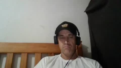Snapshot of mikeundies chatting on 05-21-26, 07:04 mikeundies online show from 05-21-26, 07:04