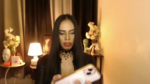 Snapshot of mikeyalawi03 chatting on 01-25-25, 01:52 Mistress MikeyAlawi online show from 01-25-25, 01:52