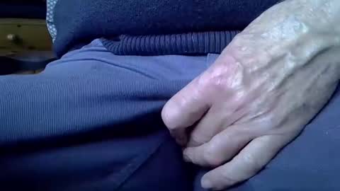 Snapshot of mikeybed chatting on 12-04-24, 09:40 mikeybed online show from 12-04-24, 09:40