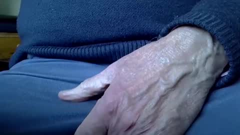 Snapshot of mikeybed chatting on 12-09-24, 10:22 mikeybed online show from 12-09-24, 10:22