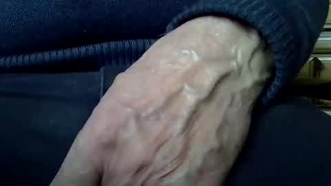 Snapshot of mikeybed chatting on 01-10-25, 10:28 mikeybed online show from 01-10-25, 10:28