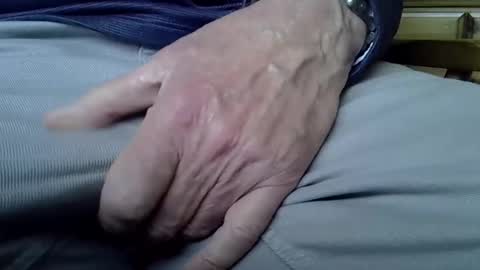 Snapshot of mikeybed chatting on 01-28-25, 02:10 mikeybed online show from 01-28-25, 02:10