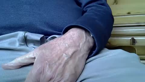 Snapshot of mikeybed chatting on 02-03-25, 11:20 mikeybed online show from 02-03-25, 11:20