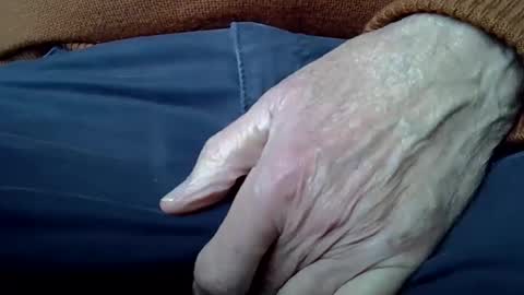 Snapshot of mikeybed chatting on 02-04-25, 12:44 mikeybed online show from 02-04-25, 12:44