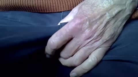 Snapshot of mikeybed chatting on 02-11-25, 12:48 mikeybed online show from 02-11-25, 12:48