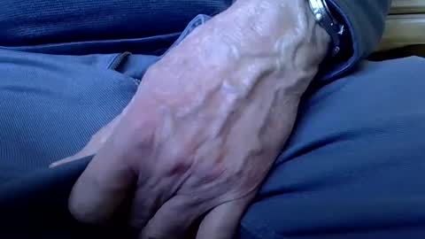 Snapshot of mikeybed chatting on 03-04-25, 02:53 mikeybed online show from 03-04-25, 02:53