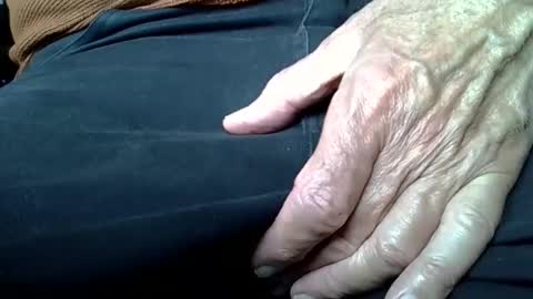 Snapshot of mikeybed chatting on 10-07-25, 12:02 mikeybed online show from 10-07-25, 12:02