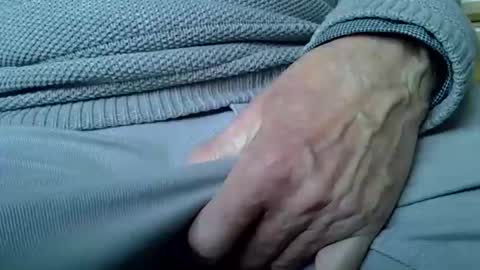 Snapshot of mikeybed chatting on 11-15-25, 11:18 mikeybed online show from 11-15-25, 11:18