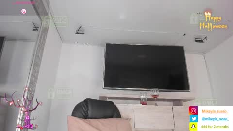 Mikeyla  online show from 10-10-25, 11:04