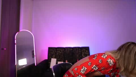 Snapshot of mikeymorningstar chatting on 04-25-26, 09:23 mikeymorningstar online show from 04-25-26, 09:23