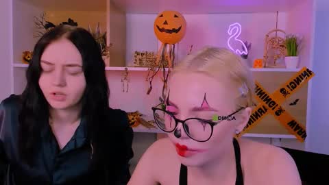 miki_ti online show from 10-31-25, 09:43