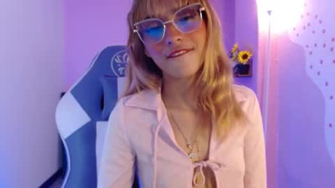 Snapshot of mikka_ela chatting on 09-10-25, 02:06 Mikka 3 online show from 09-10-25, 02:06