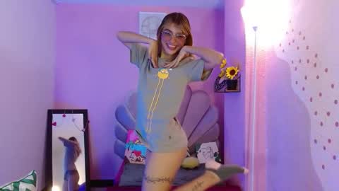 Snapshot of mikka_ela chatting on 09-24-25, 01:47 Mikka 3 online show from 09-24-25, 01:47