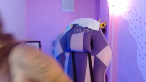 Snapshot of mikka_ela chatting on 09-25-25, 01:48 Mikka 3 online show from 09-25-25, 01:48