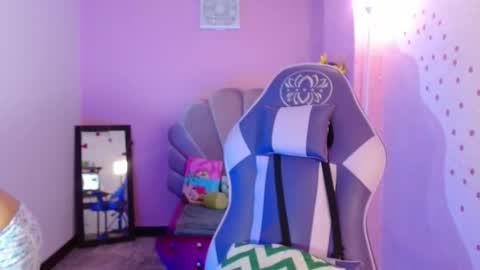 Snapshot of mikka_ela chatting on 10-09-25, 01:31 Mikka 3 online show from 10-09-25, 01:31