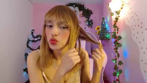 Snapshot of mikka_ela chatting on 11-26-25, 01:23 Mikka 3 online show from 11-26-25, 01:23