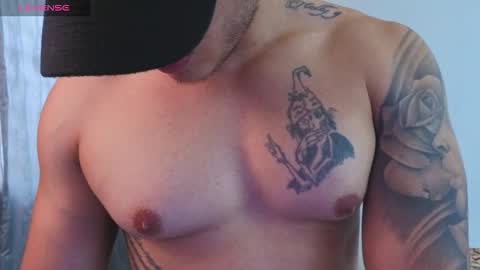 Snapshot of mikke_love chatting on 12-19-25, 02:02 MIKKE online show from 12-19-25, 02:02