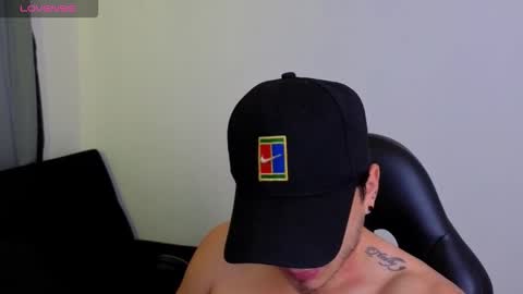 Snapshot of mikke_love chatting on 02-20-26, 02:39 MIKKE online show from 02-20-26, 02:39