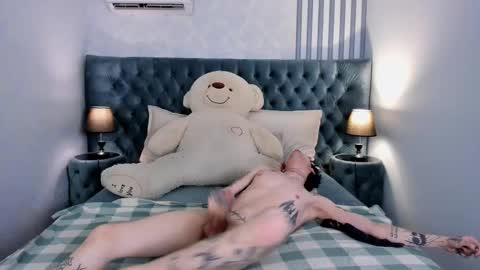 Snapshot of mikkibev chatting on 01-09-26, 10:55 mikkibev online show from 01-09-26, 10:55