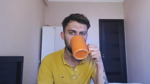 Snapshot of mikw63 chatting on 04-07-26, 04:35 Sin online show from 04-07-26, 04:35