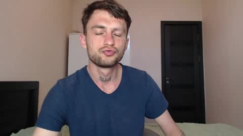 Snapshot of mikw63 chatting on 05-25-26, 04:51 Sin online show from 05-25-26, 04:51