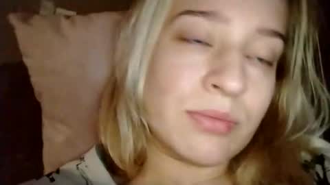 Snapshot of mila_420 chatting on 12-19-25, 11:39 Mila 420 online show from 12-19-25, 11:39