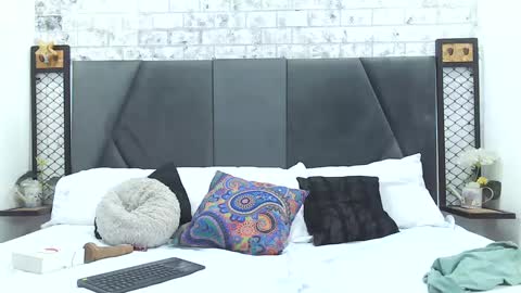 Snapshot of mila_adamss chatting on 02-20-25, 03:08 mila_adamss online show from 02-20-25, 03:08