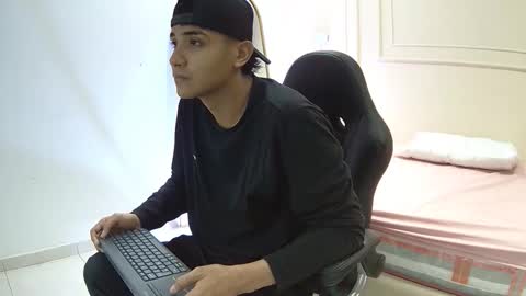 mila and bruno online show from 10-20-25, 12:49