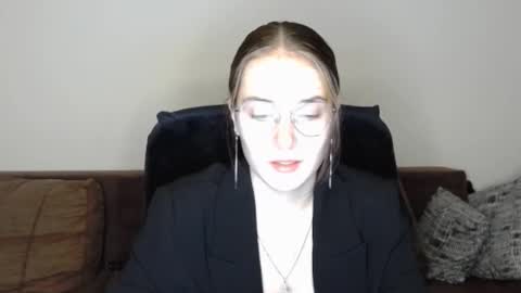 Snapshot of mila_keyy chatting on 10-24-25, 09:11 mila_keyy online show from 10-24-25, 09:11