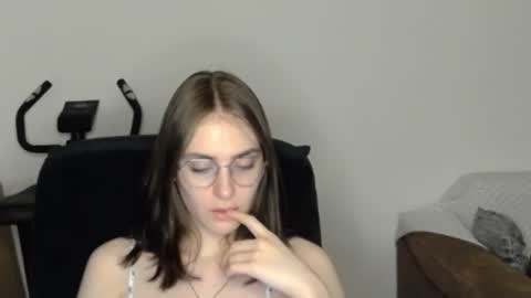 Snapshot of mila_keyy chatting on 06-24-26, 10:20 mila_keyy online show from 06-24-26, 10:20