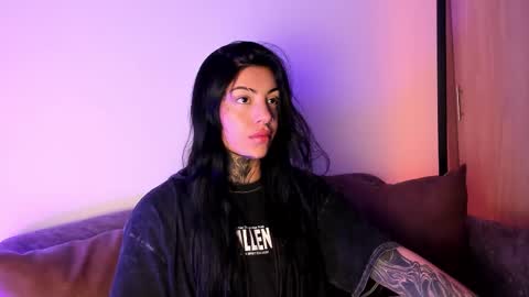 Snapshot of mila_monty__ chatting on 11-05-25, 12:21 online show from 11-05-25, 12:21