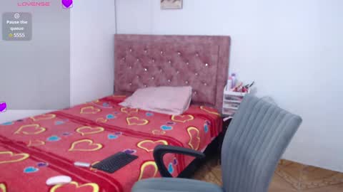 Snapshot of mila_morgan_ chatting on 02-18-25, 06:58 Mila Morgan online show from 02-18-25, 06:58