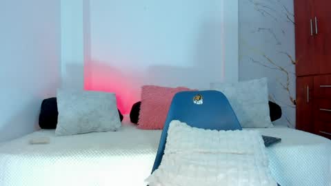 Snapshot of mila_rose1 chatting on 04-28-26, 02:27 martina online show from 04-28-26, 02:27