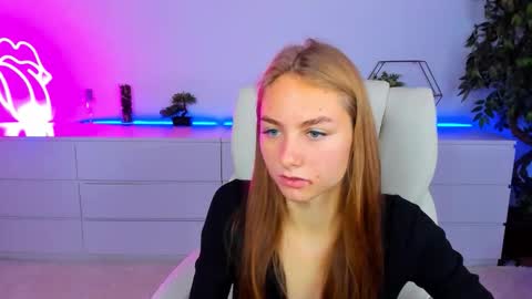 Snapshot of milaaddam chatting on 10-11-25, 05:39 Milla online show from 10-11-25, 05:39