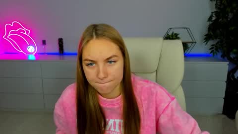 Snapshot of milaaddam chatting on 11-16-25, 06:30 Milla online show from 11-16-25, 06:30