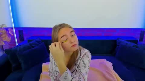 Snapshot of milaaddam chatting on 11-18-25, 06:40 Milla online show from 11-18-25, 06:40