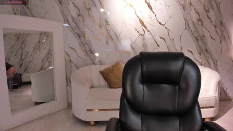 Snapshot of milacoleman chatting on 10-30-25, 01:40 Mila online show from 10-30-25, 01:40