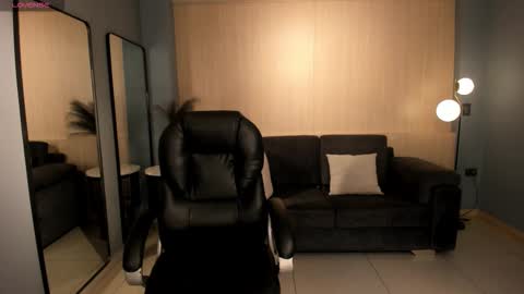 Snapshot of milacoleman chatting on 11-05-25, 02:00 Mila online show from 11-05-25, 02:00