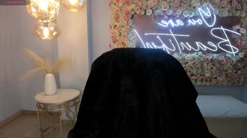 Snapshot of milacoleman chatting on 12-15-25, 04:28 Mila online show from 12-15-25, 04:28