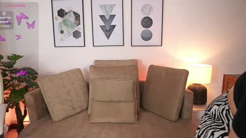 Snapshot of milacrave chatting on 09-17-25, 11:34 milacrave online show from 09-17-25, 11:34