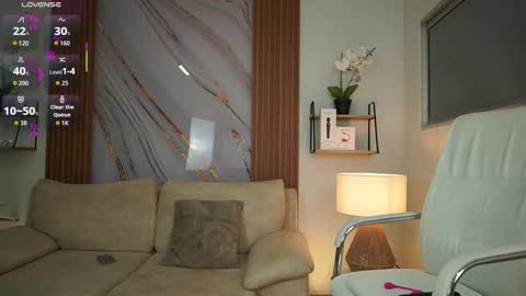 Snapshot of milacrave chatting on 10-11-25, 11:42 milacrave online show from 10-11-25, 11:42