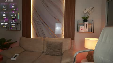 Snapshot of milacrave chatting on 10-14-25, 11:44 milacrave online show from 10-14-25, 11:44
