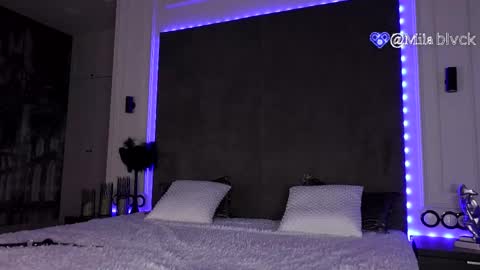 Mila       online show from 02-23-25, 11:44